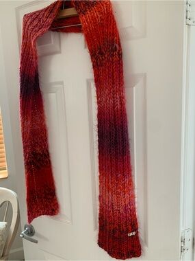 Roxy Gradient Knit Scarf in Red, Pink and Dark Purple